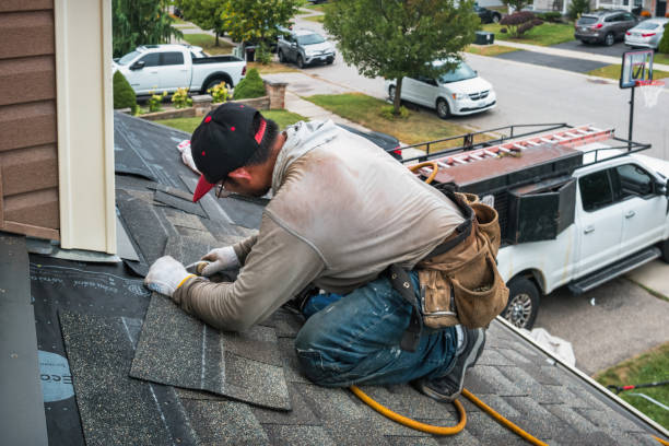 Professional Roofing technician working in Huntly, VA